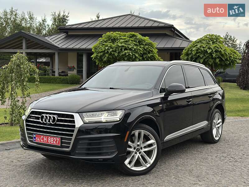 Внедорожник / Кроссовер Audi Q7 2017 в 