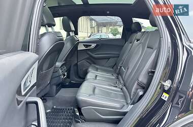 Внедорожник / Кроссовер Audi Q7 2017 в 
