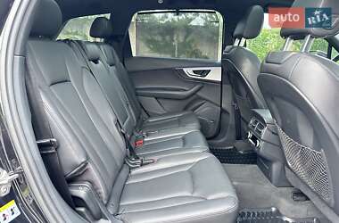 Внедорожник / Кроссовер Audi Q7 2017 в 