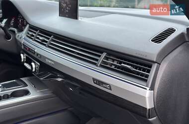 Внедорожник / Кроссовер Audi Q7 2017 в 