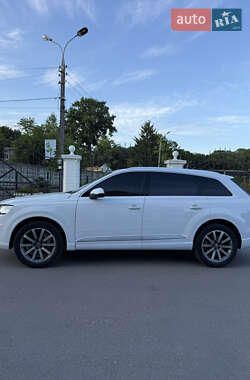 Позашляховик / Кросовер Audi Q7 2017 в 