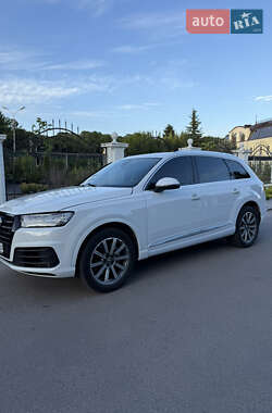 Позашляховик / Кросовер Audi Q7 2017 в 