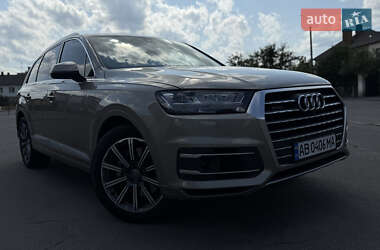 Позашляховик / Кросовер Audi Q7 2016 в 