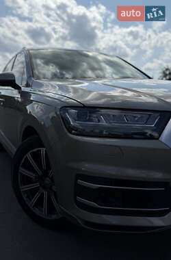 Позашляховик / Кросовер Audi Q7 2016 в 