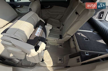 Позашляховик / Кросовер Audi Q7 2016 в 