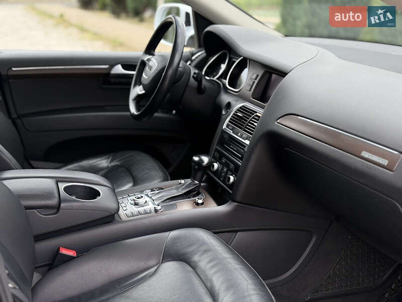 Позашляховик / Кросовер Audi Q7 2015 в Дніпрі