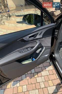 Внедорожник / Кроссовер Audi Q7 2016 в 