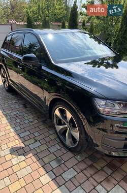 Внедорожник / Кроссовер Audi Q7 2016 в 