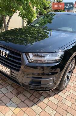 Внедорожник / Кроссовер Audi Q7 2016 в 