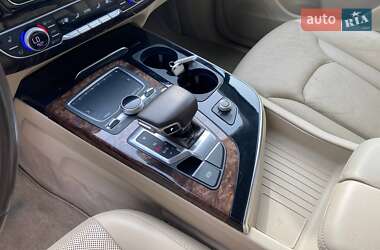 Внедорожник / Кроссовер Audi Q7 2016 в 