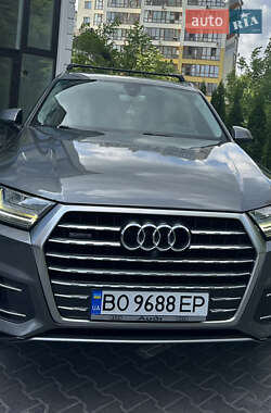 Внедорожник / Кроссовер Audi Q7 2016 в 