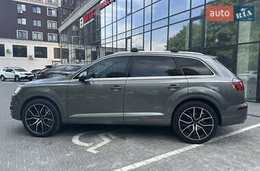 Внедорожник / Кроссовер Audi Q7 2016 в 