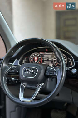 Внедорожник / Кроссовер Audi Q7 2016 в 
