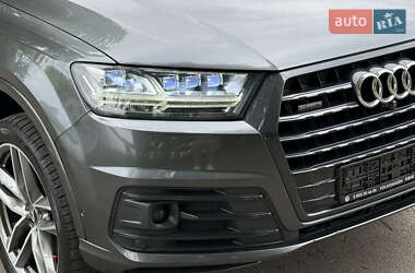 Позашляховик / Кросовер Audi Q7 2017 в 