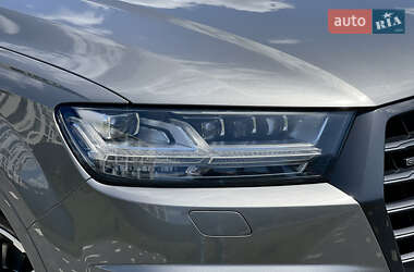 Внедорожник / Кроссовер Audi Q7 2017 в 