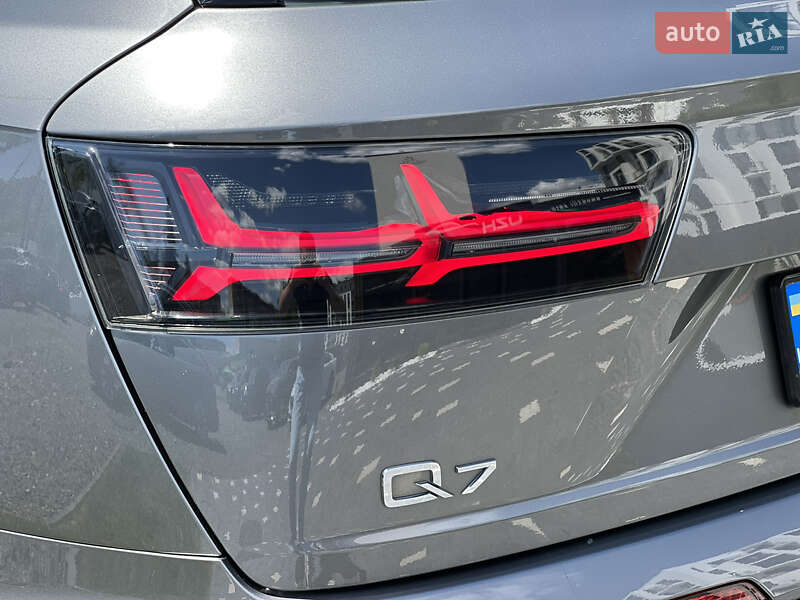 Внедорожник / Кроссовер Audi Q7 2017 в Ужгороде