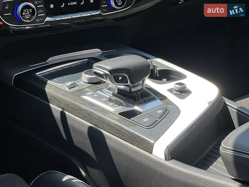 Внедорожник / Кроссовер Audi Q7 2017 в Ужгороде