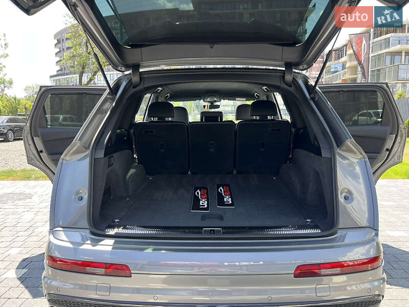Внедорожник / Кроссовер Audi Q7 2017 в Ужгороде