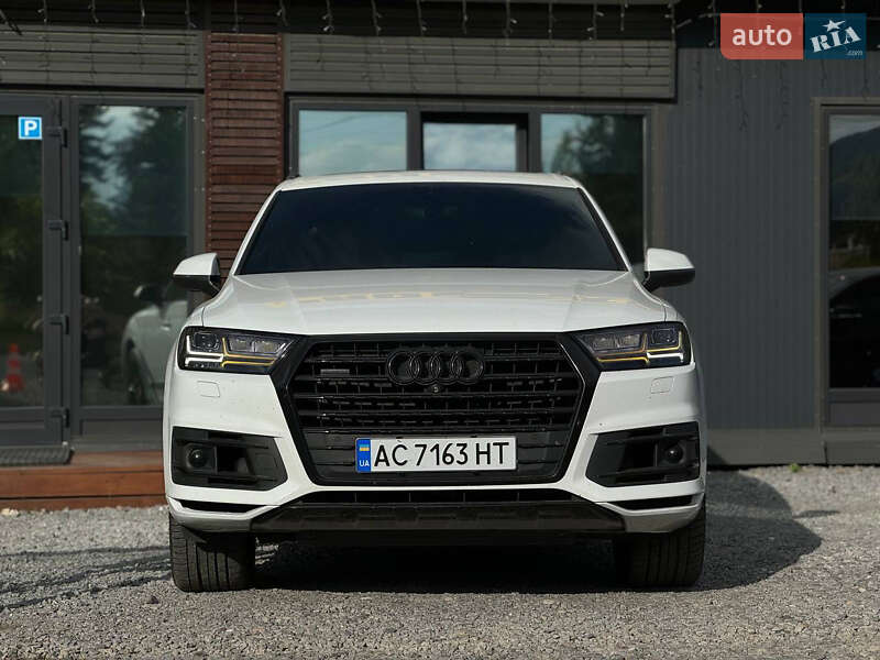 Внедорожник / Кроссовер Audi Q7 2017 в 