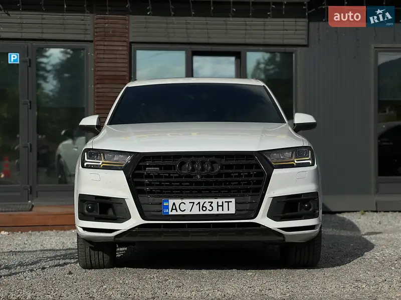 Внедорожник / Кроссовер Audi Q7 2017 в 
