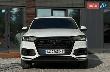Внедорожник / Кроссовер Audi Q7 2017 в 