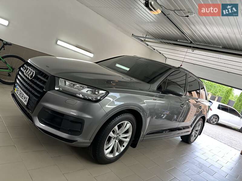 Внедорожник / Кроссовер Audi Q7 2017 в 
