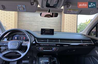 Внедорожник / Кроссовер Audi Q7 2017 в 