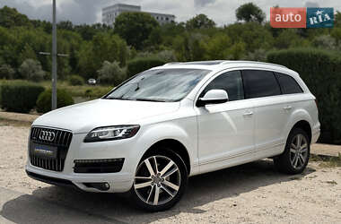 Внедорожник / Кроссовер Audi Q7 2015 в 
