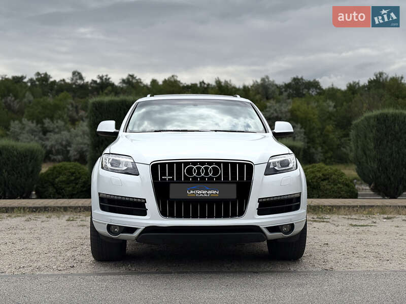 Позашляховик / Кросовер Audi Q7 2015 в Дніпрі