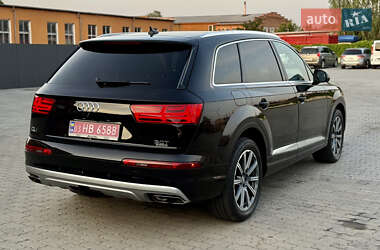 Позашляховик / Кросовер Audi Q7 2017 в 