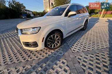 Внедорожник / Кроссовер Audi Q7 2016 в 
