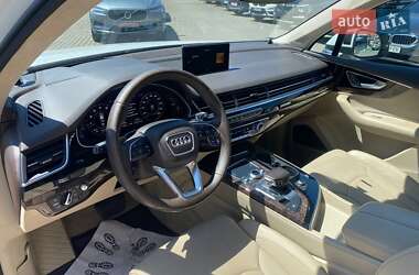 Внедорожник / Кроссовер Audi Q7 2016 в 