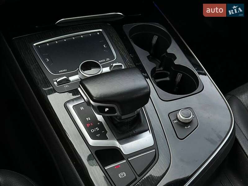 Внедорожник / Кроссовер Audi Q7 2015 в Киеве