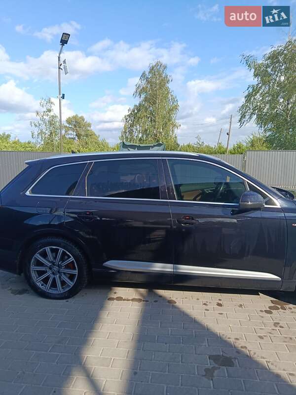Внедорожник / Кроссовер Audi Q7 2016 в Шишаки
