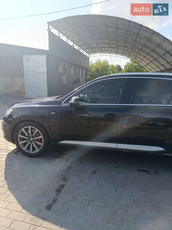 Внедорожник / Кроссовер Audi Q7 2016 в Шишаки