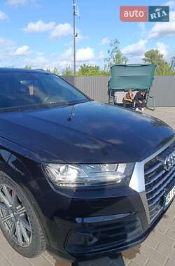 Внедорожник / Кроссовер Audi Q7 2016 в 