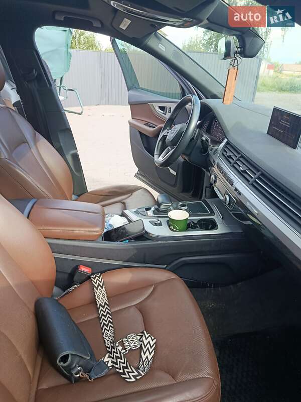Внедорожник / Кроссовер Audi Q7 2016 в Шишаки