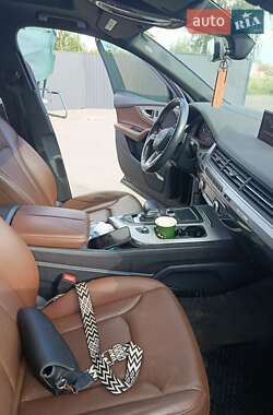 Внедорожник / Кроссовер Audi Q7 2016 в 