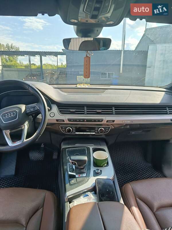 Внедорожник / Кроссовер Audi Q7 2016 в Шишаки
