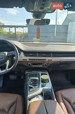 Внедорожник / Кроссовер Audi Q7 2016 в 