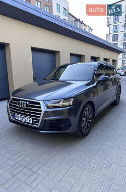 Позашляховик / Кросовер Audi Q7 2016 в 