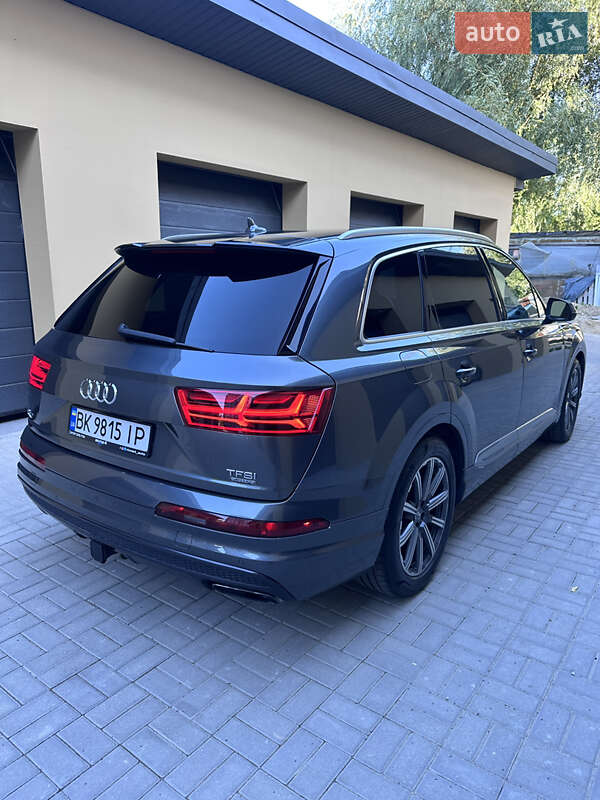 Позашляховик / Кросовер Audi Q7 2016 в Рівному