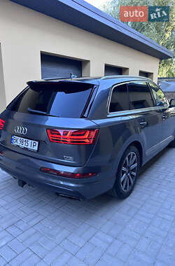 Позашляховик / Кросовер Audi Q7 2016 в 