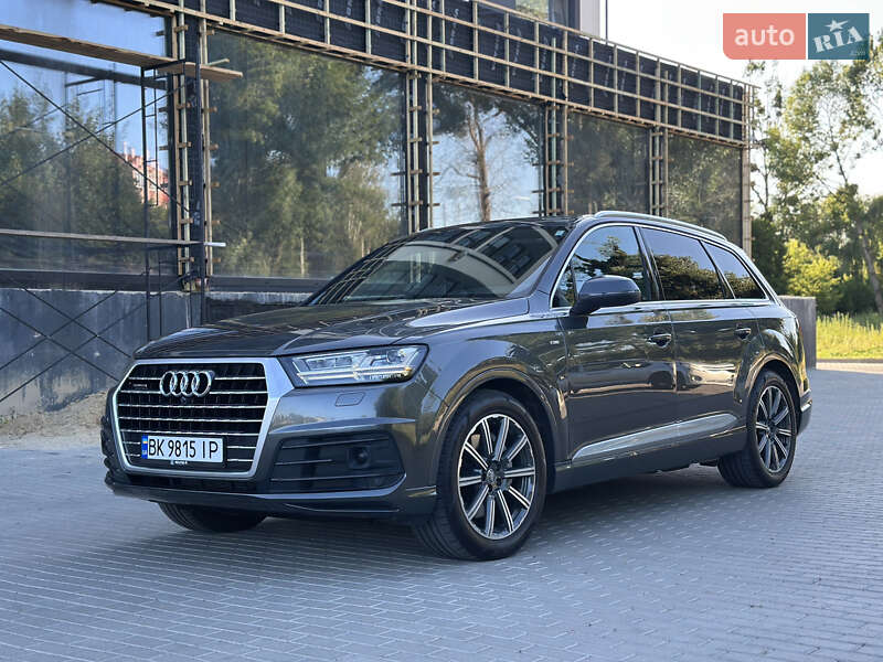 Позашляховик / Кросовер Audi Q7 2016 в Рівному