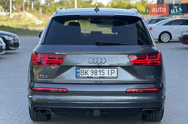 Позашляховик / Кросовер Audi Q7 2016 в 
