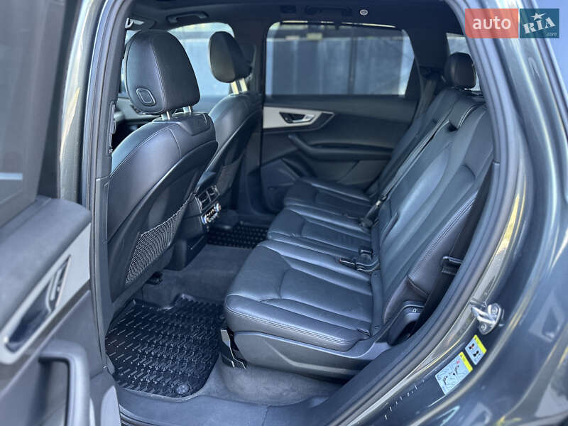 Позашляховик / Кросовер Audi Q7 2016 в Рівному