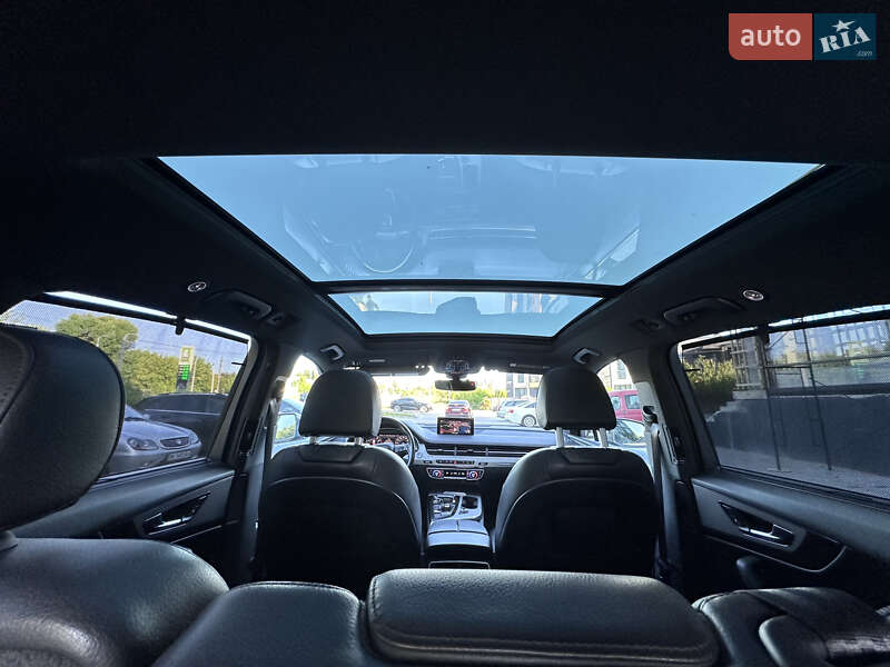 Позашляховик / Кросовер Audi Q7 2016 в Рівному