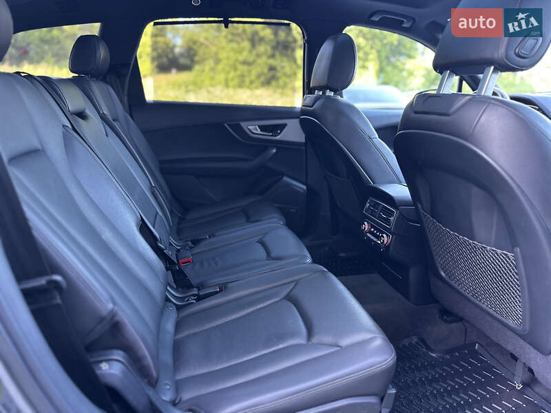 Позашляховик / Кросовер Audi Q7 2016 в Рівному