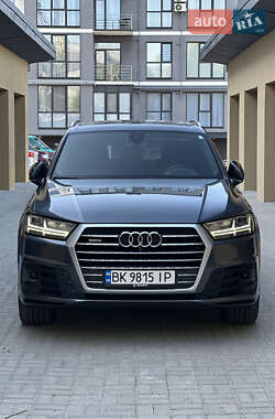 Позашляховик / Кросовер Audi Q7 2016 в 