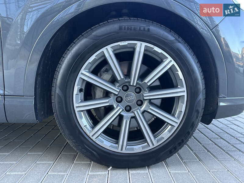 Позашляховик / Кросовер Audi Q7 2016 в Рівному